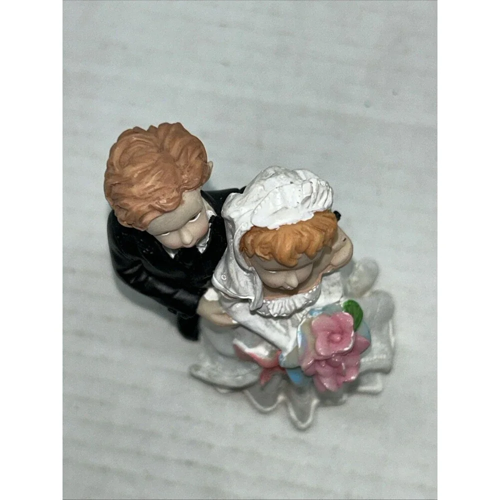Bride and Groom Wedding Figurine / Cake Topper